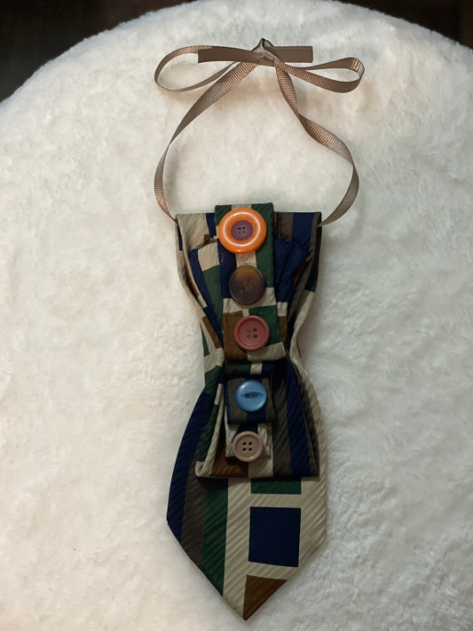 BOWTIE NECKLACE
