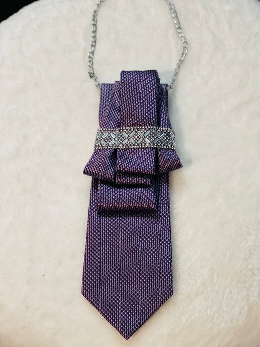 BOWTIE NECKLACE