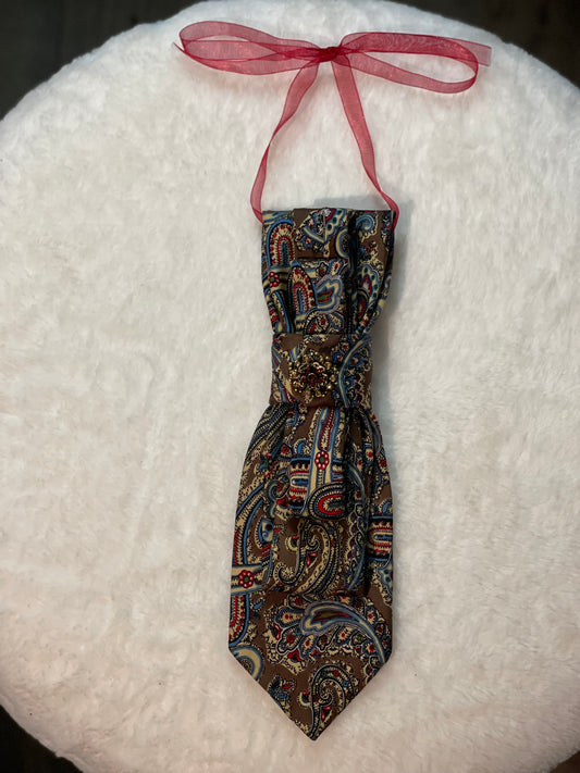 BOWTIE NECKLACE