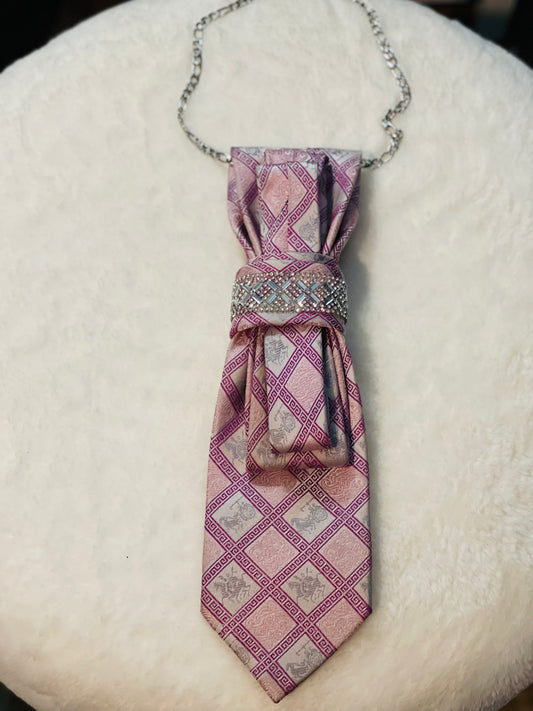 BOWTIE NECKLACE