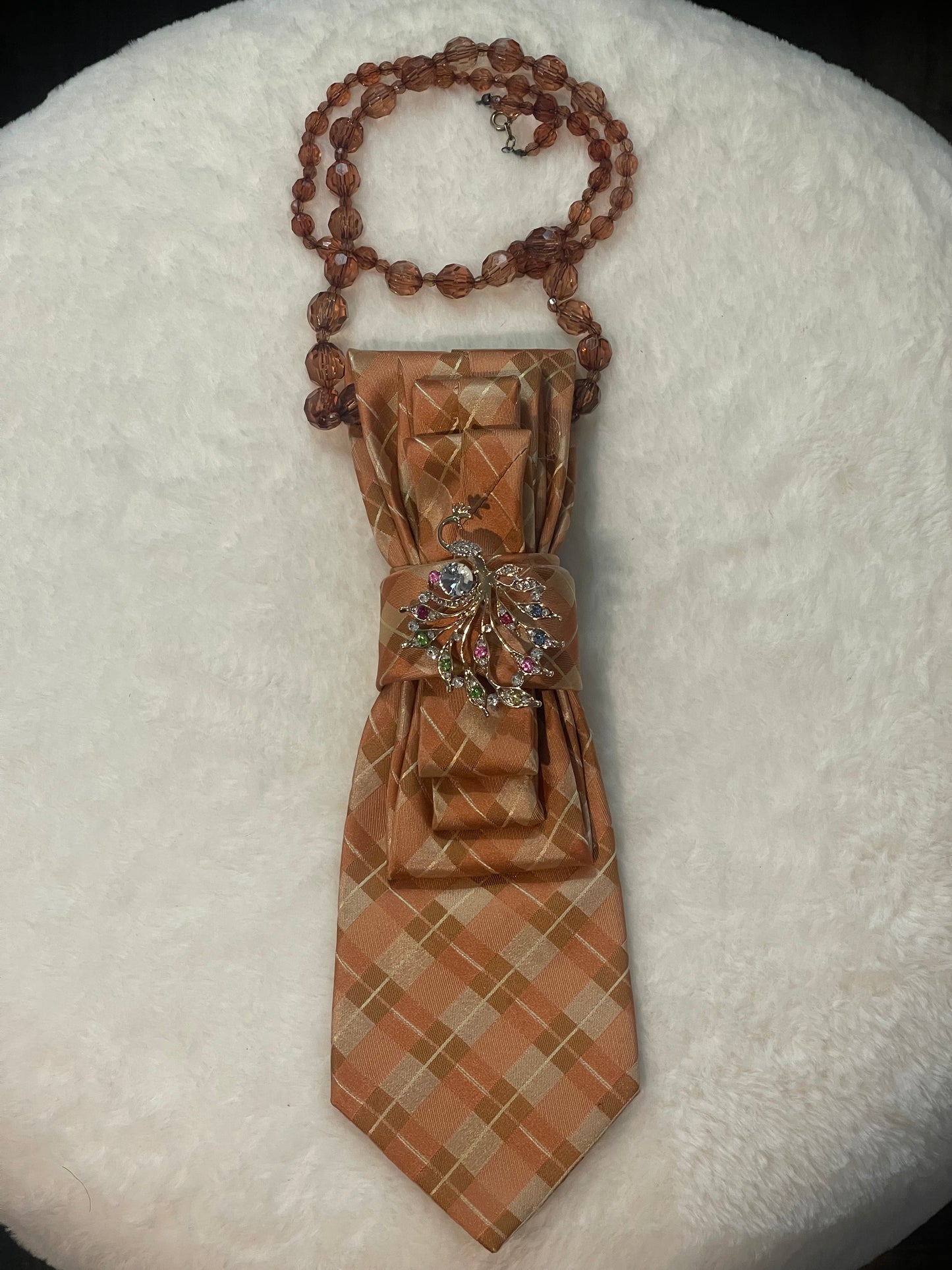 BOWTIE NECKLACE