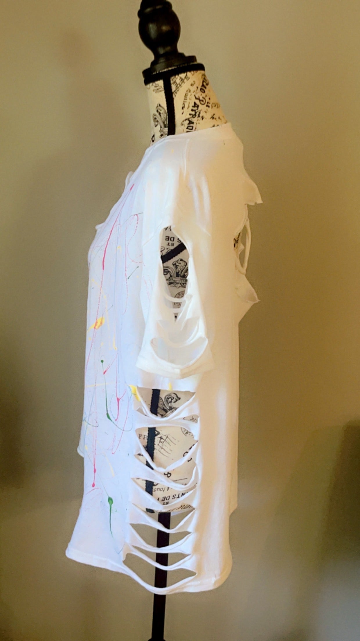 LV WHITE PAINT SPLATTERS AND SLITS T-SHIRT