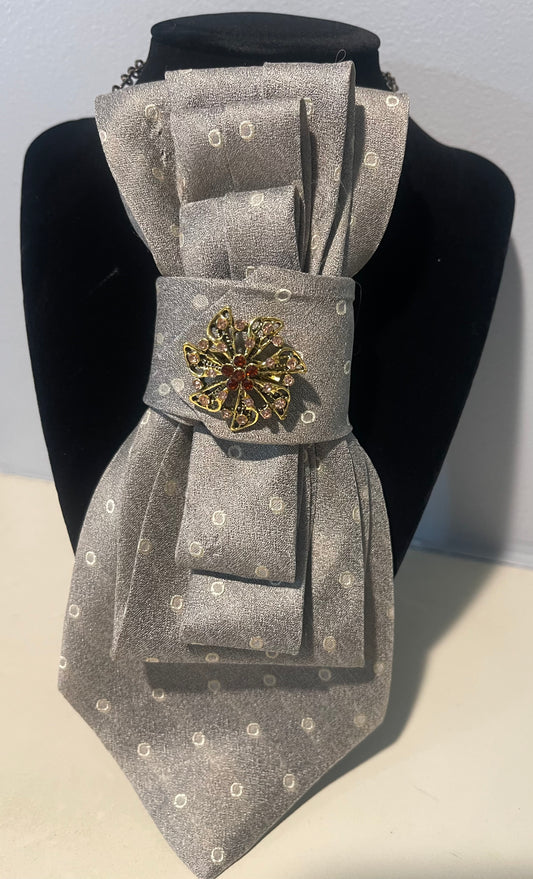 BOWTIE NECKLACE