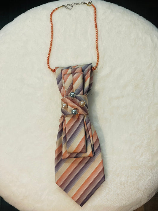 BOWTIE NECKLACE