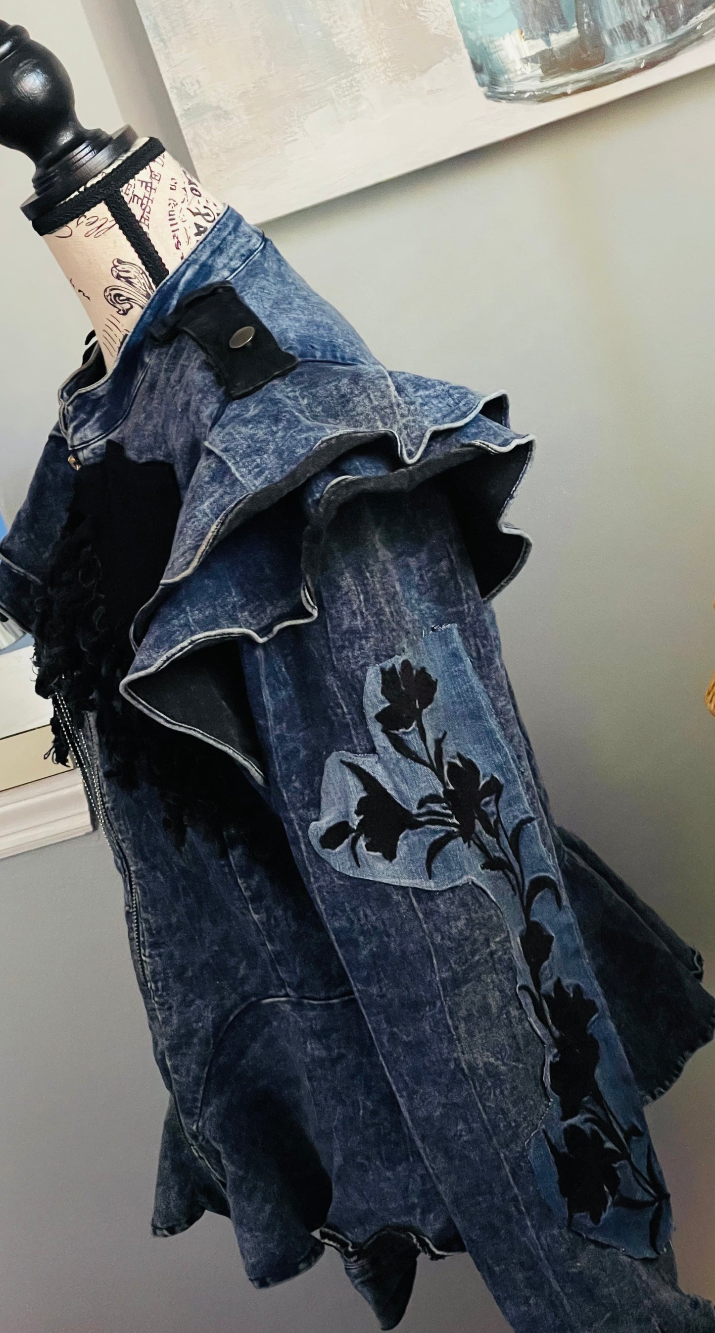 CHAIN ACCENT DENIM RUFFLE JACKET